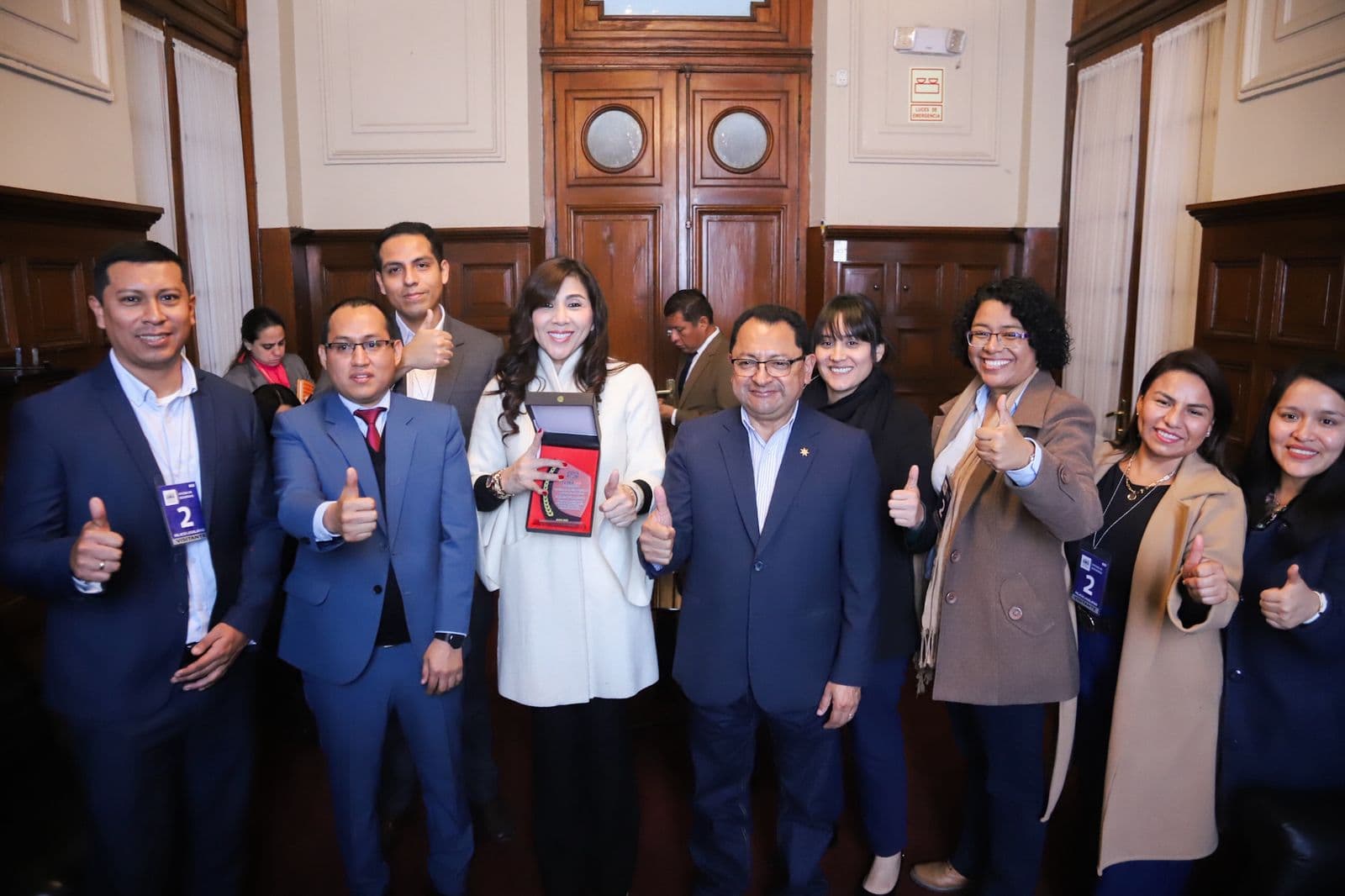 César Acuña y APP reafirman compromiso con trabajadores CAS de la SUNARP