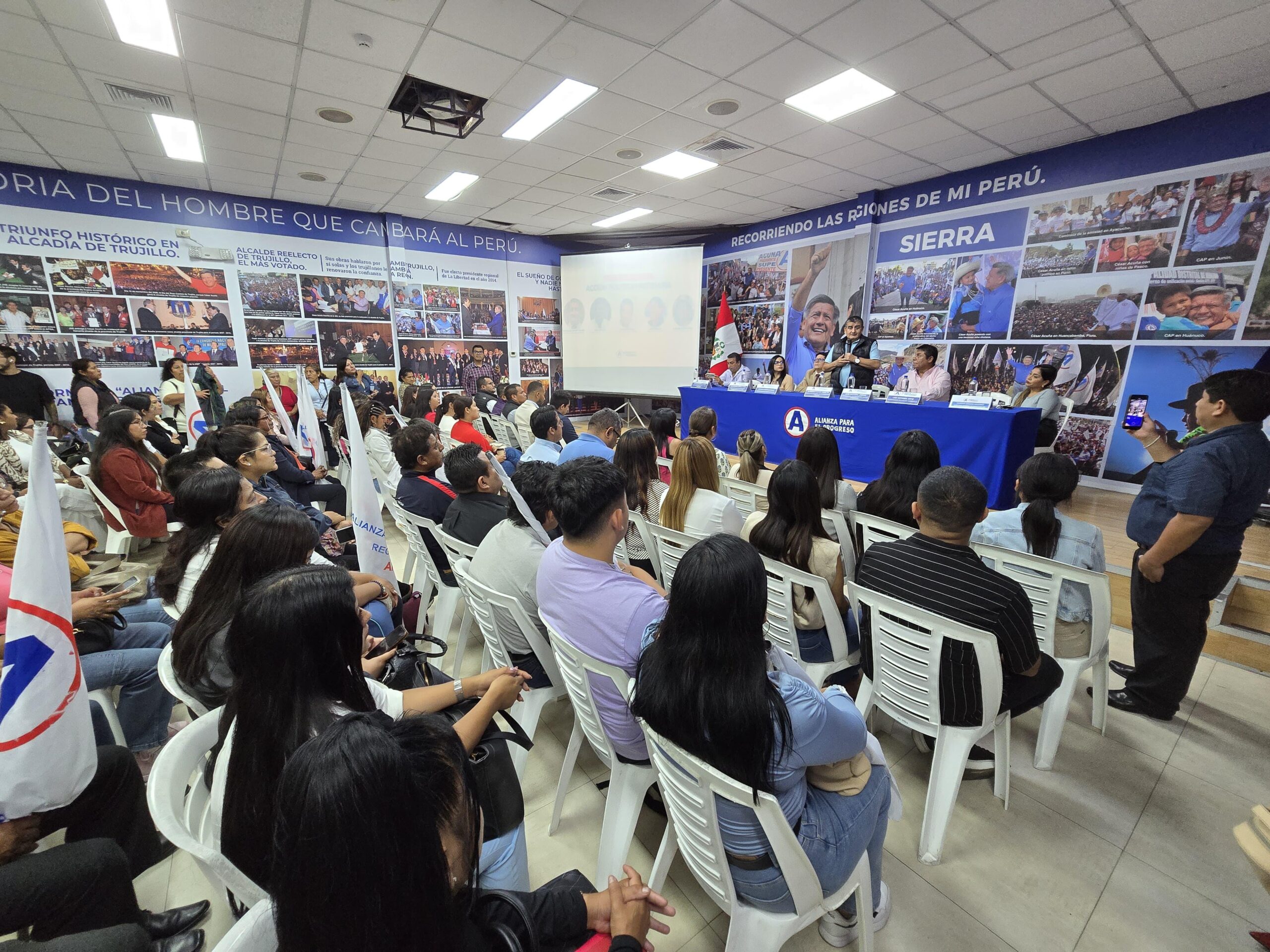César Acuña en la inauguración de Alianza Para el Progreso