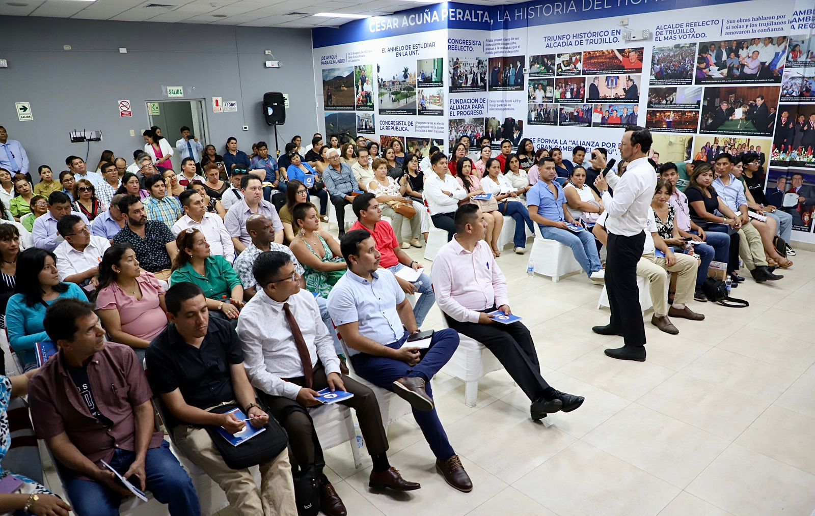 César Acuña en evento político