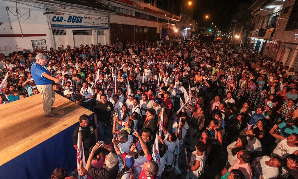 César Acuña en el cierre de campaña