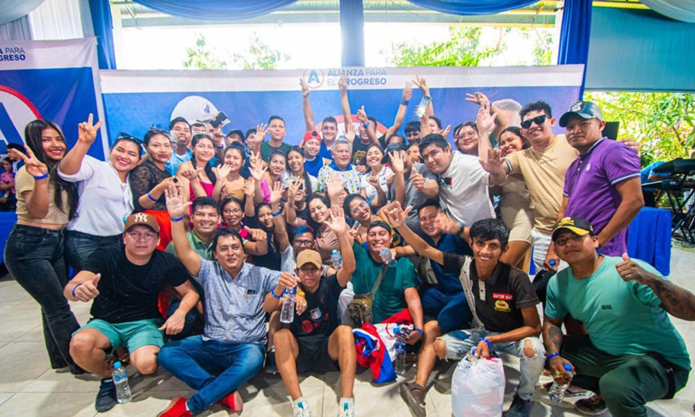 César Acuña en evento político