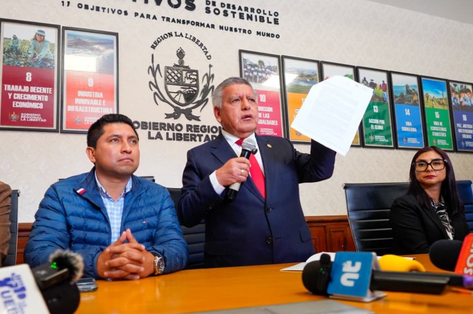 César Acuña defiende compra de camionetas y exige rectificación por daño a su honor - Imagen ilustrativa
