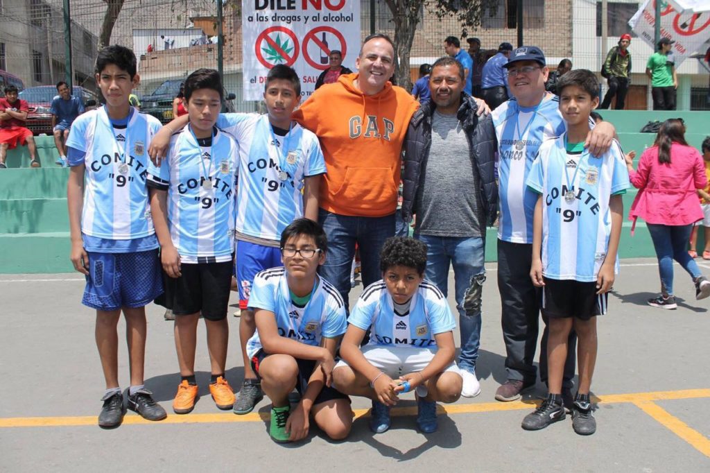 Roberto 'Chorri' Palacios y Enzo Trece participaron en el Campeonato Relámpago de Menores de fútbol y vóley mixto.